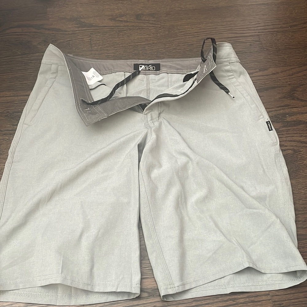 Brand new never worn.  O’Neill hybrid shorts 21”  heather gray almost a sage hue